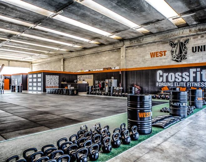 Kettlebell e attrezzi del box West Union CrossFit in provincia di Brescia